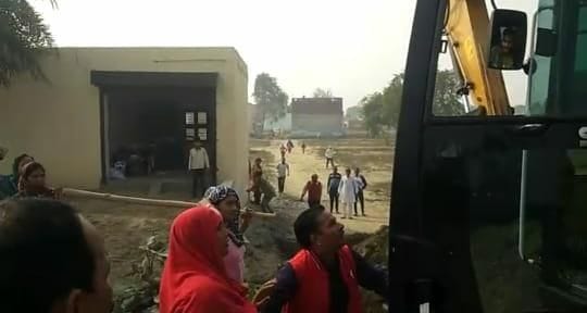 Irrigation Department's SDO, JE, Beldar attacked