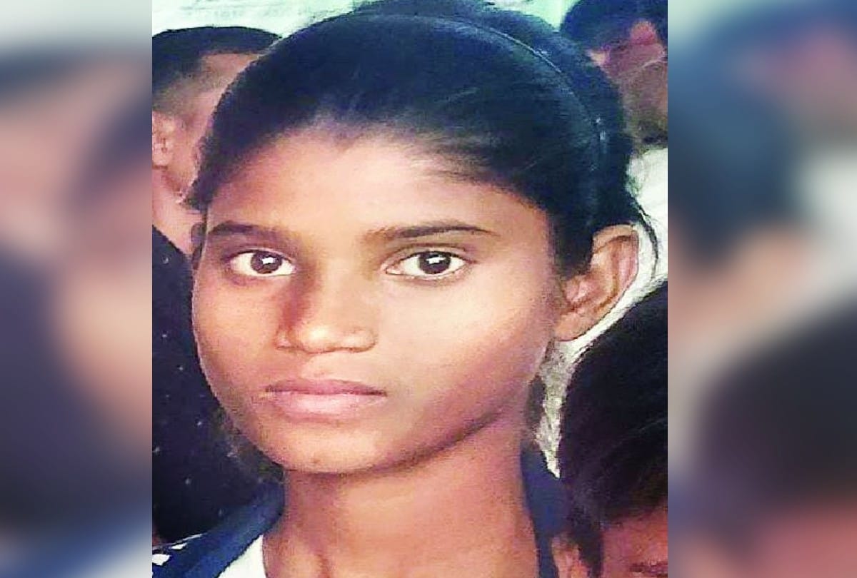 slum children impress people by stage performing in agra