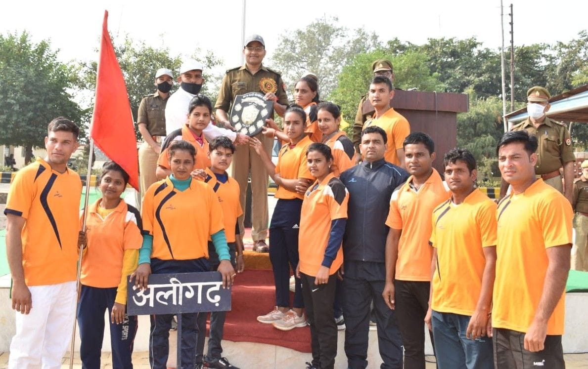 Hathras: Aligarh got first place in cross country race in women's category
