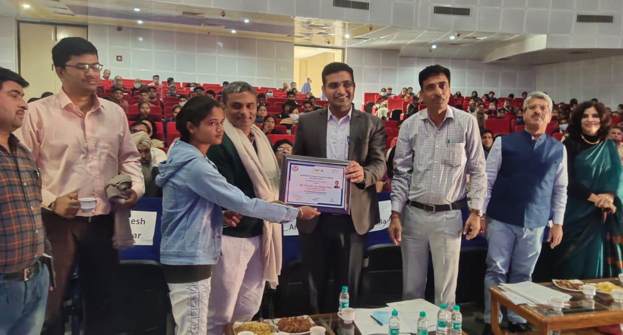 Honored the students of government schools who took admission in IITs and NITs