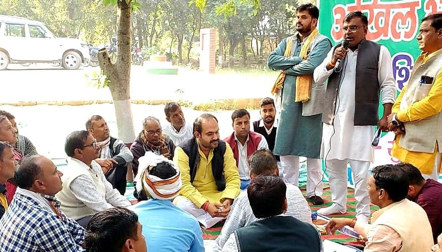 Hathras: The princes staged a sit-in in the collectorate for the second day on the demands
