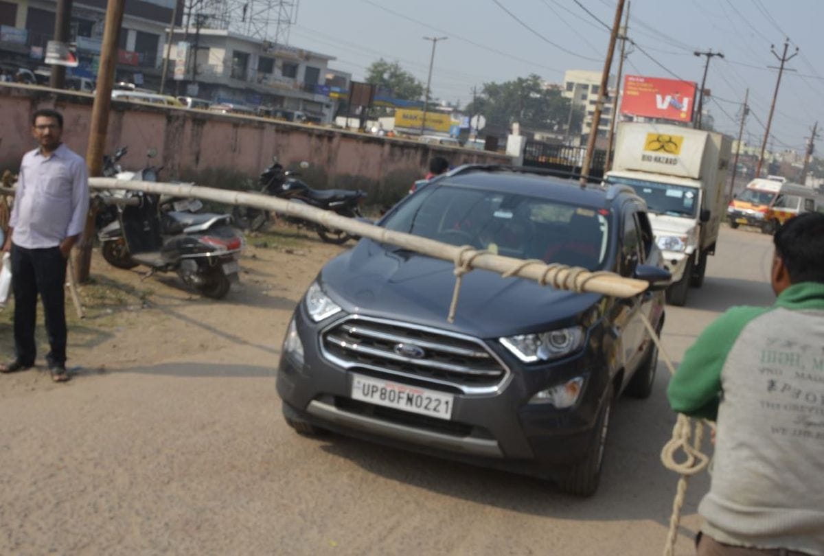 Restriction on entry of vehicles in Government Medical College Firozabad