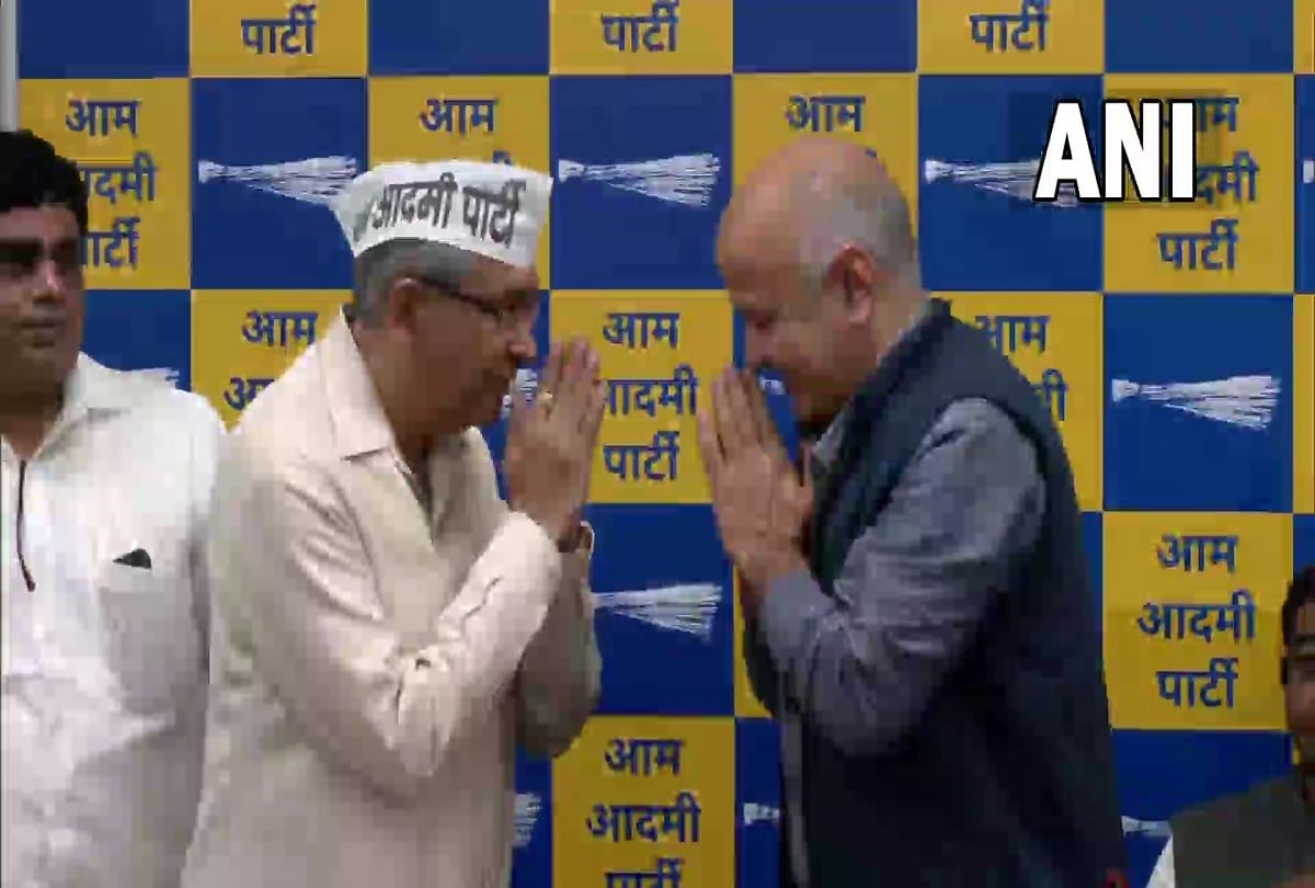 Delhi Congress leader Mukesh Goel joins Aam Aadmi Party