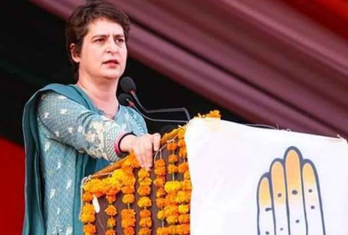 Priyanka gandhi gave love on public in Bundeli language at Mahoba