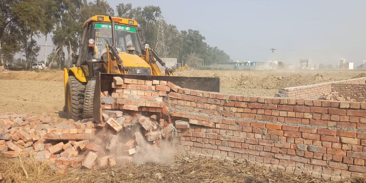 Possession removed from illegal colony being built in 6 acres of land in the city