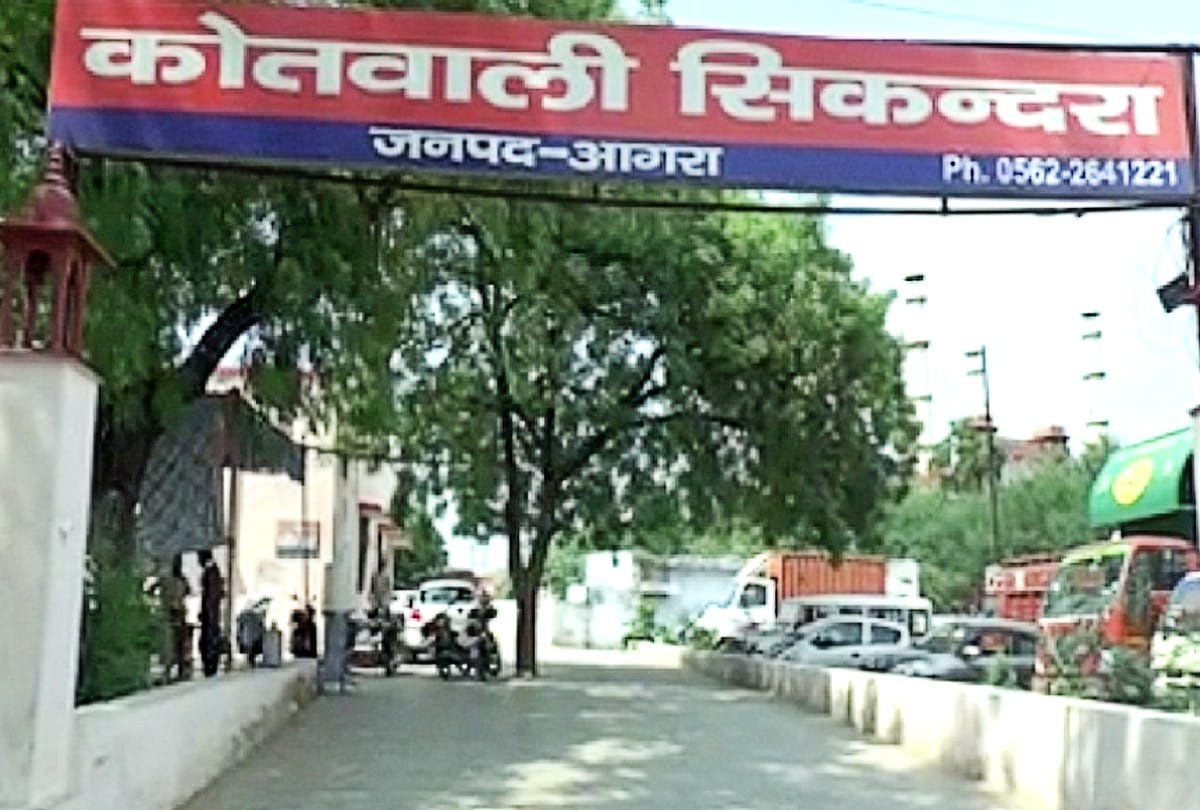Created a ruckus by besieging the police station Sikandra after missing girl student