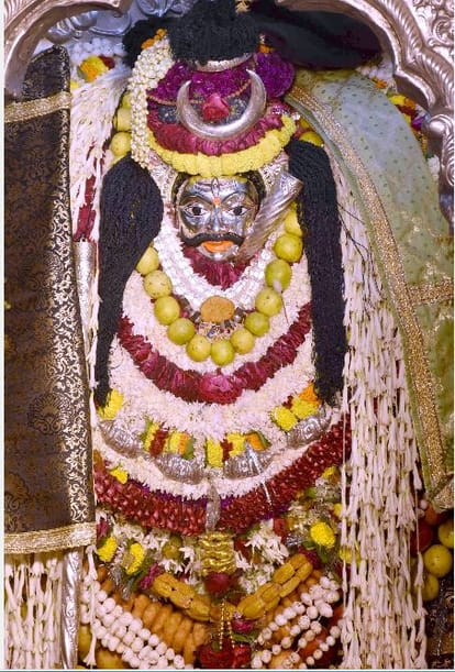 701 kg cake cut on the birth anniversary of Kotwal of Kashi devotees worshiped in varanasi
