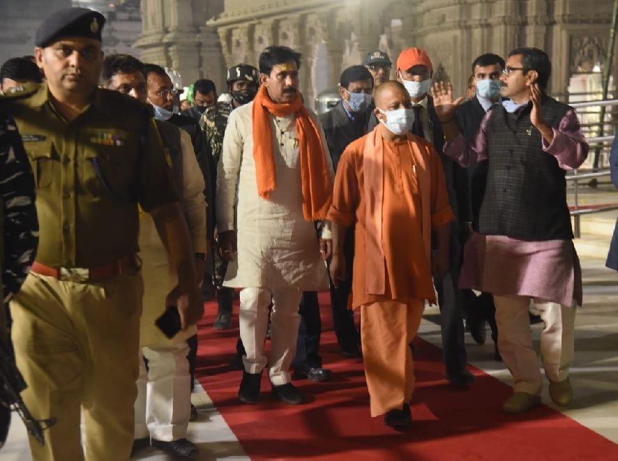 Chief Minister said in varanasi prepare digital map of Kashi on the inauguration of Vishwanath Dham special decoration will be done from Ganga Ghat to the city