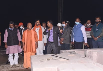 Chief Minister told PWD stop the gimmicks and make the roads pothole free in varanasi