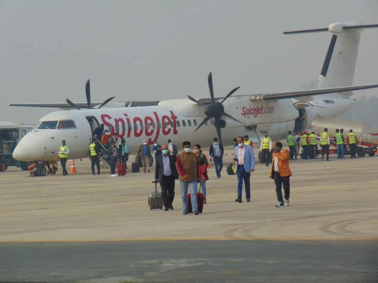 SpiceJet plane arrived late by an hour