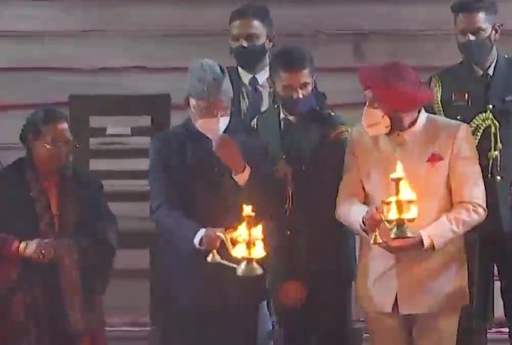 President ram nath kovind visit today in Rishikesh news : President Kovind reached Parmarth Niketan For Ganga Aarti