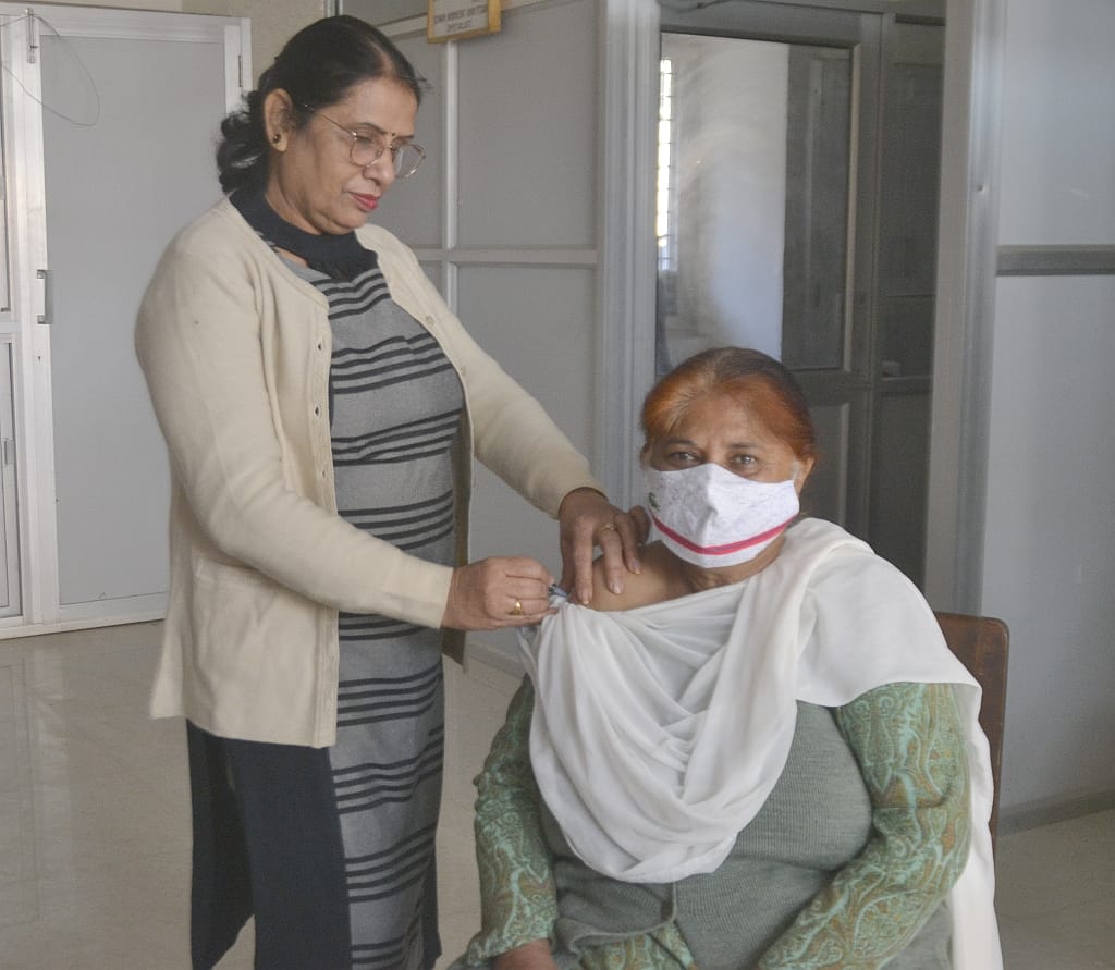 according to cmo dr. sanjiv sahgal hundred percent covid vaccination target is completed in sirmaur district