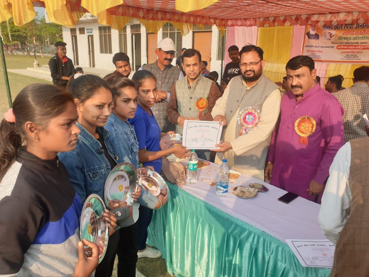 Gothwa and Alakshendra's students won