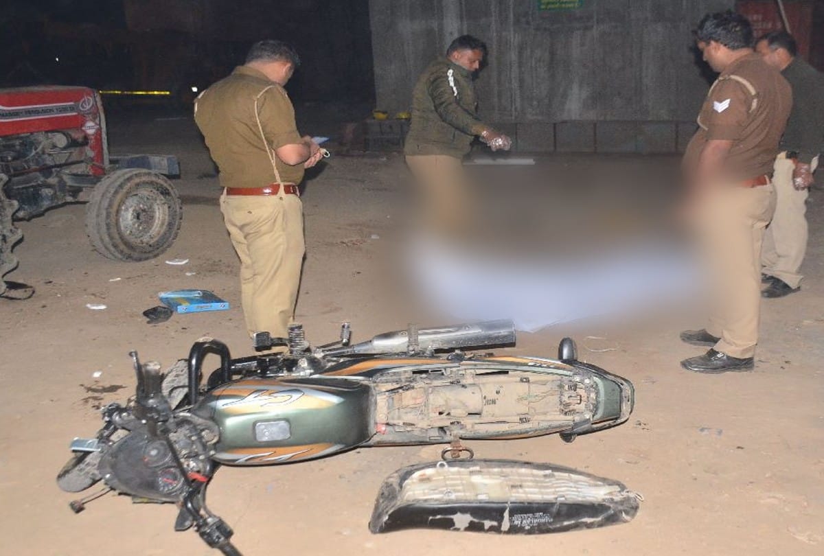 young man dies after fell from the flyover under construction in agra