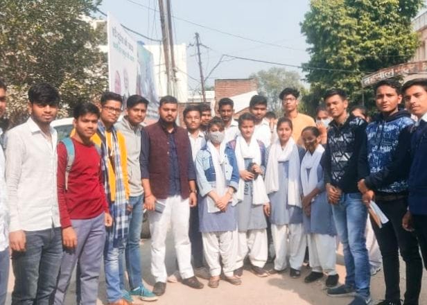 ABVP workers demand extension of scholarship application date
