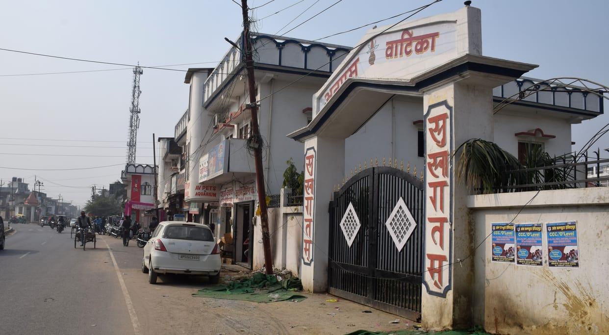 Marriage hall without parking is making the situation miserable due to jam