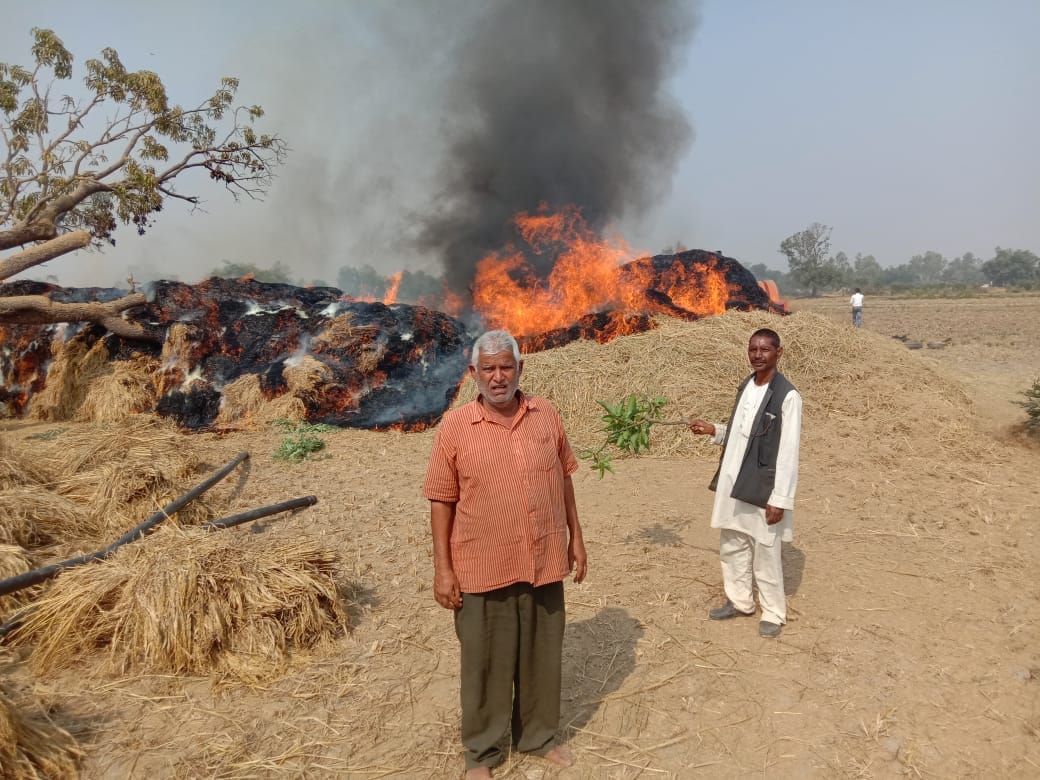 Paddy worth lakhs of rupees including tractor-thresher due to fire