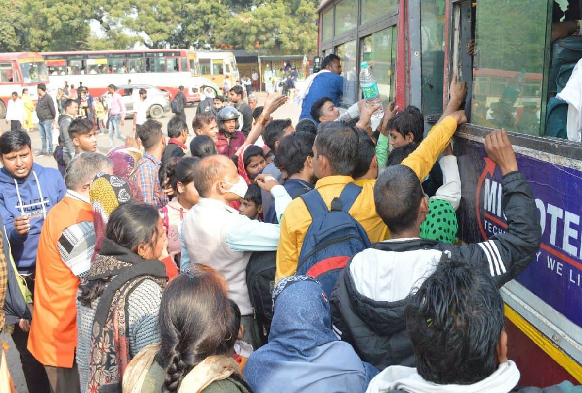 UPTET news: candidates wandered for buses after exam cancelled in Agra