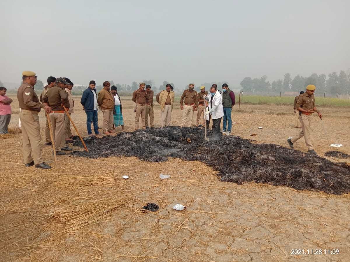 Burning dead body found in field not identified due to half-burning in Varanasi