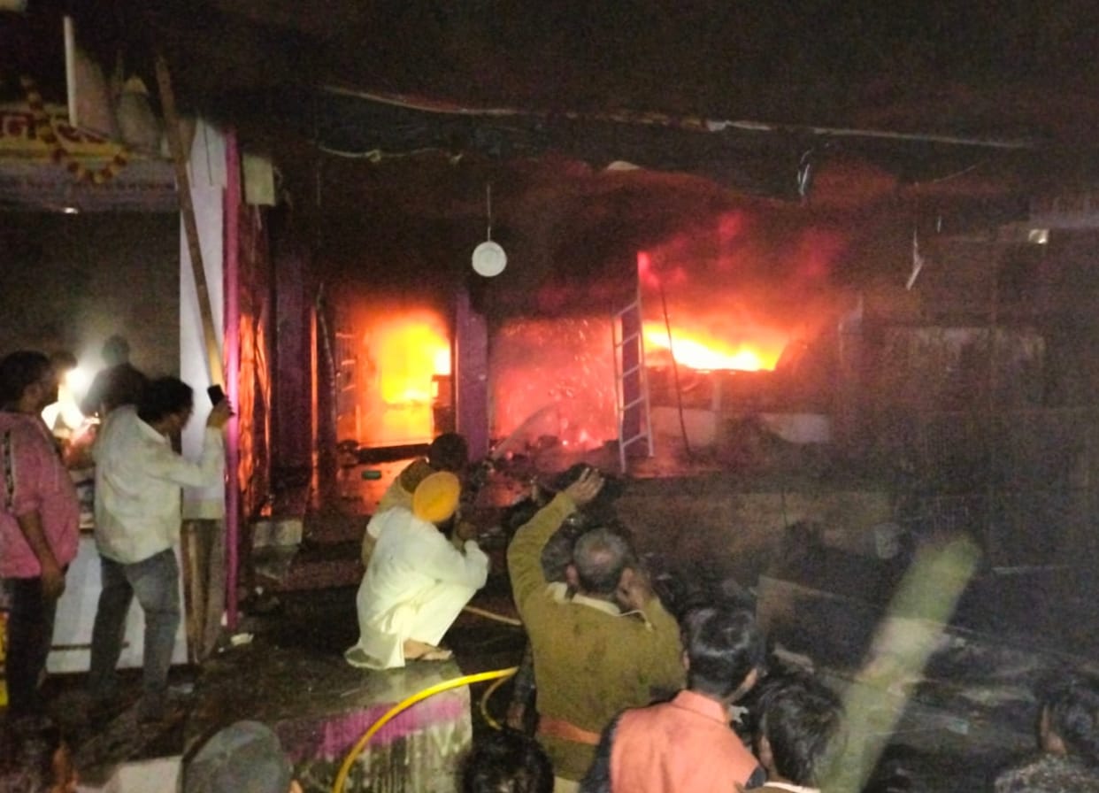 Fire in electronics shop, goods worth lakhs wasted