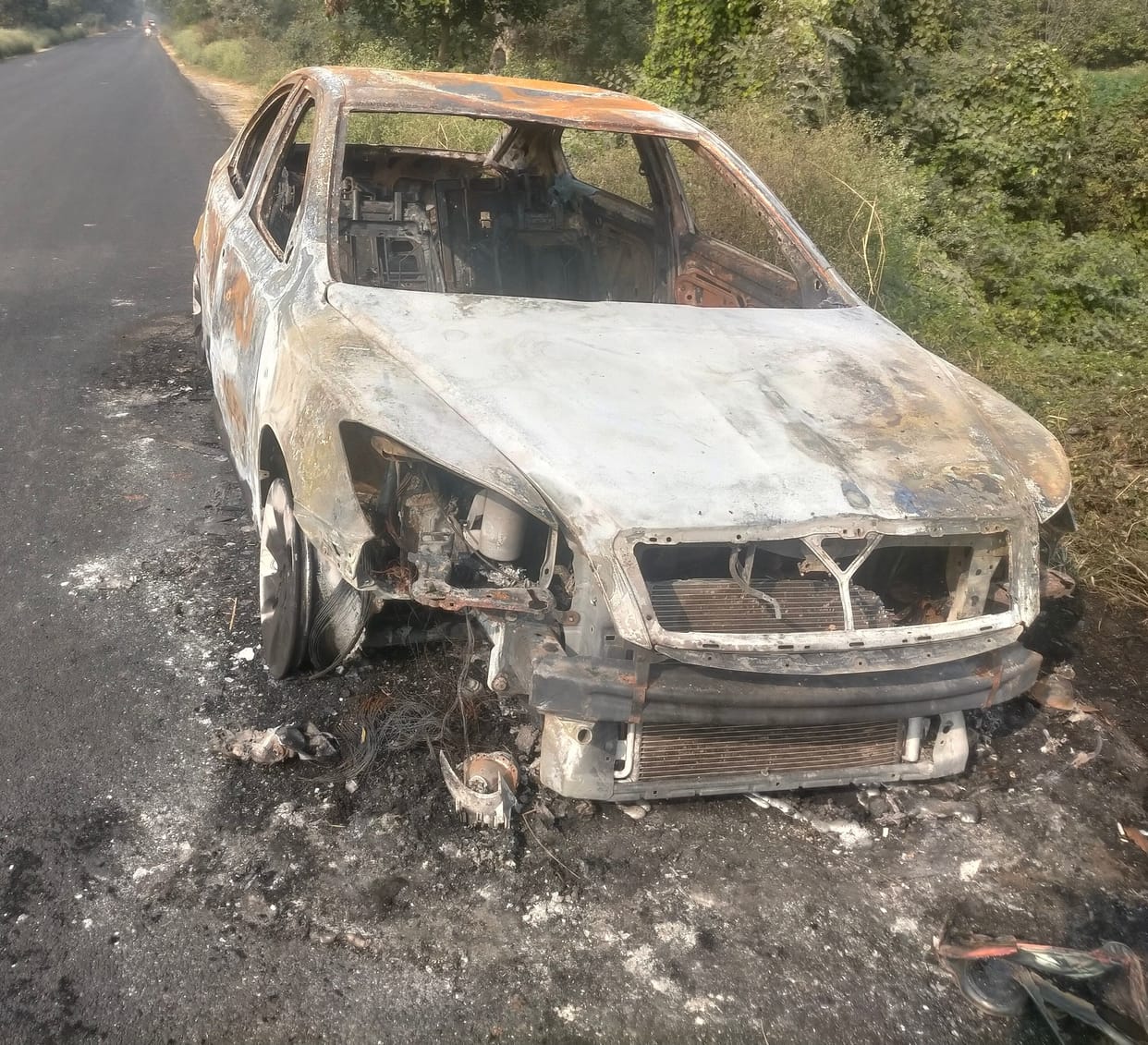 Fire in moving car, driver saved his life by jumping