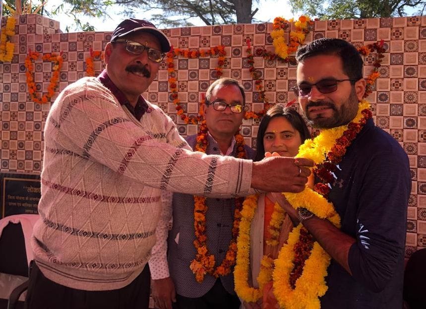 A grand welcome to the sky who conquered Mount Everest