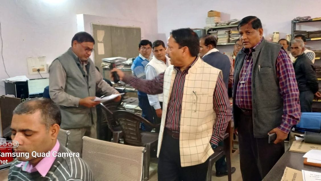 DM arrived to inspect, stopped the salary of 20 accountants