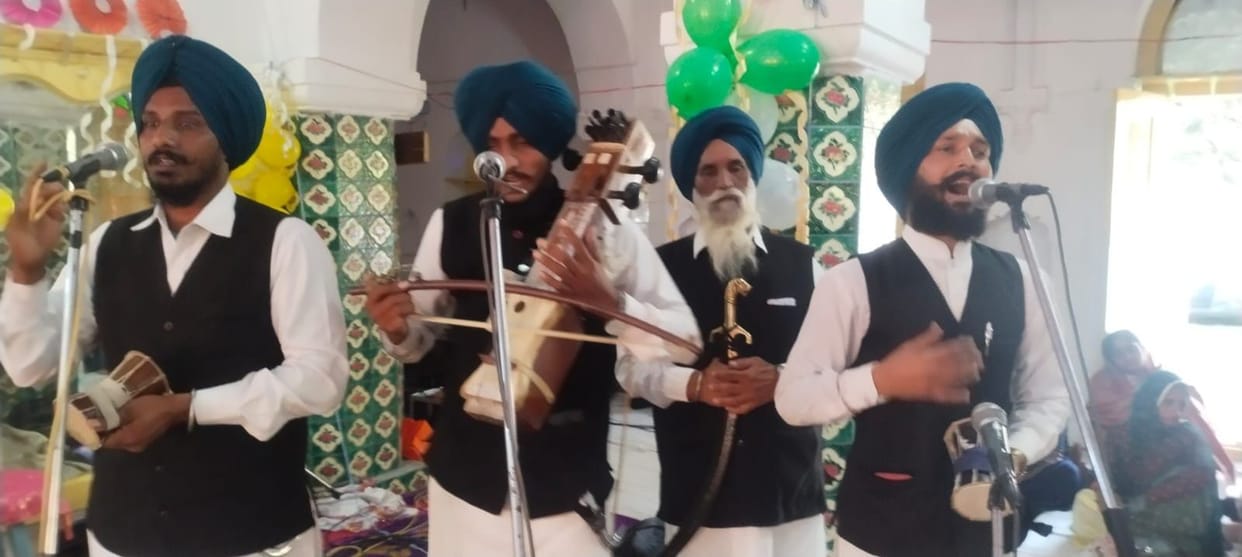 The festival of lights of Guru Nanak Dev was celebrated with great pomp in the serene deserted hut.