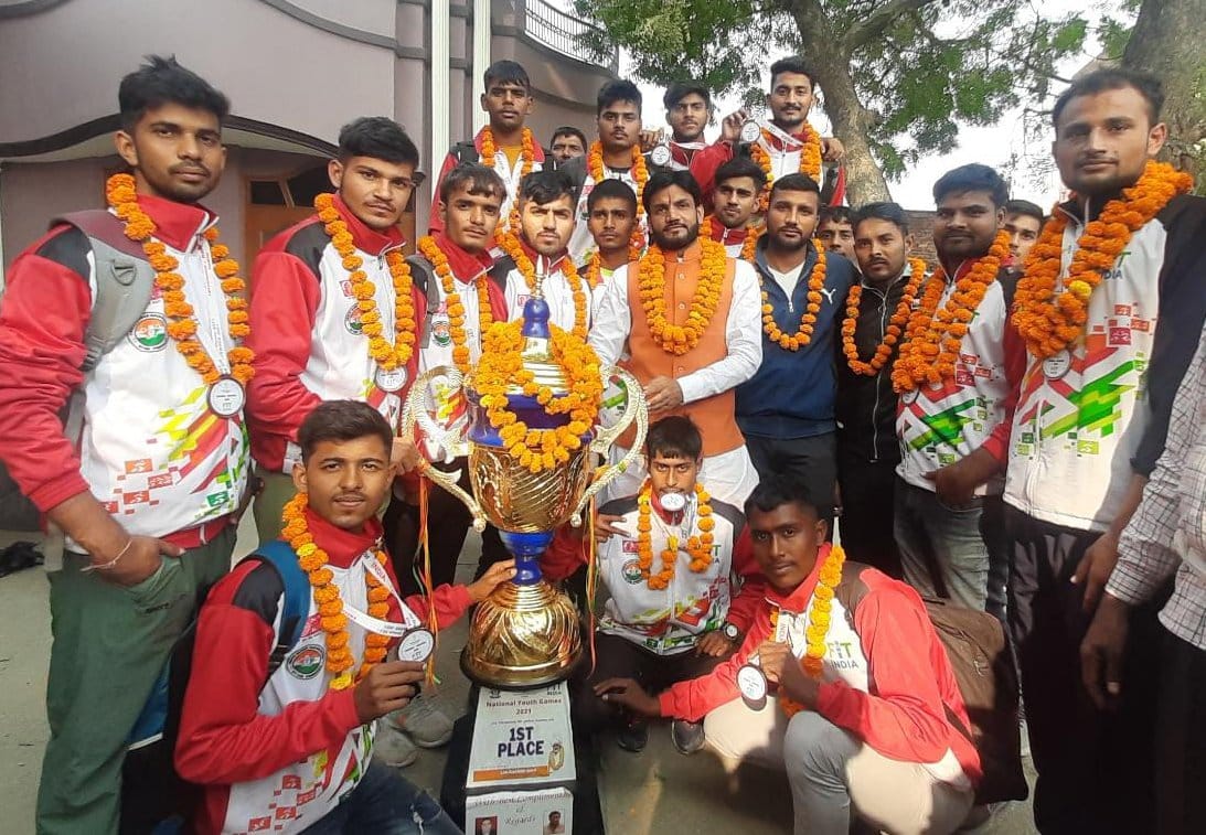 UP team returned after winning gold in Kabaddi and Athletic National competition