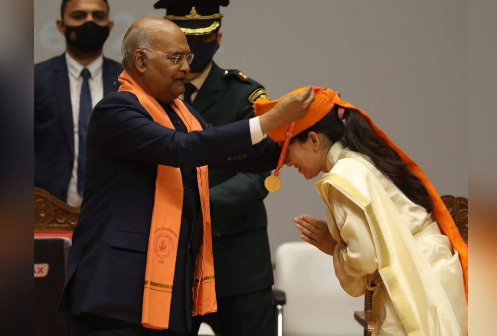 Patanjali University Convocation: President Ram Nath kovind gives Degree and Medal to Students Photos