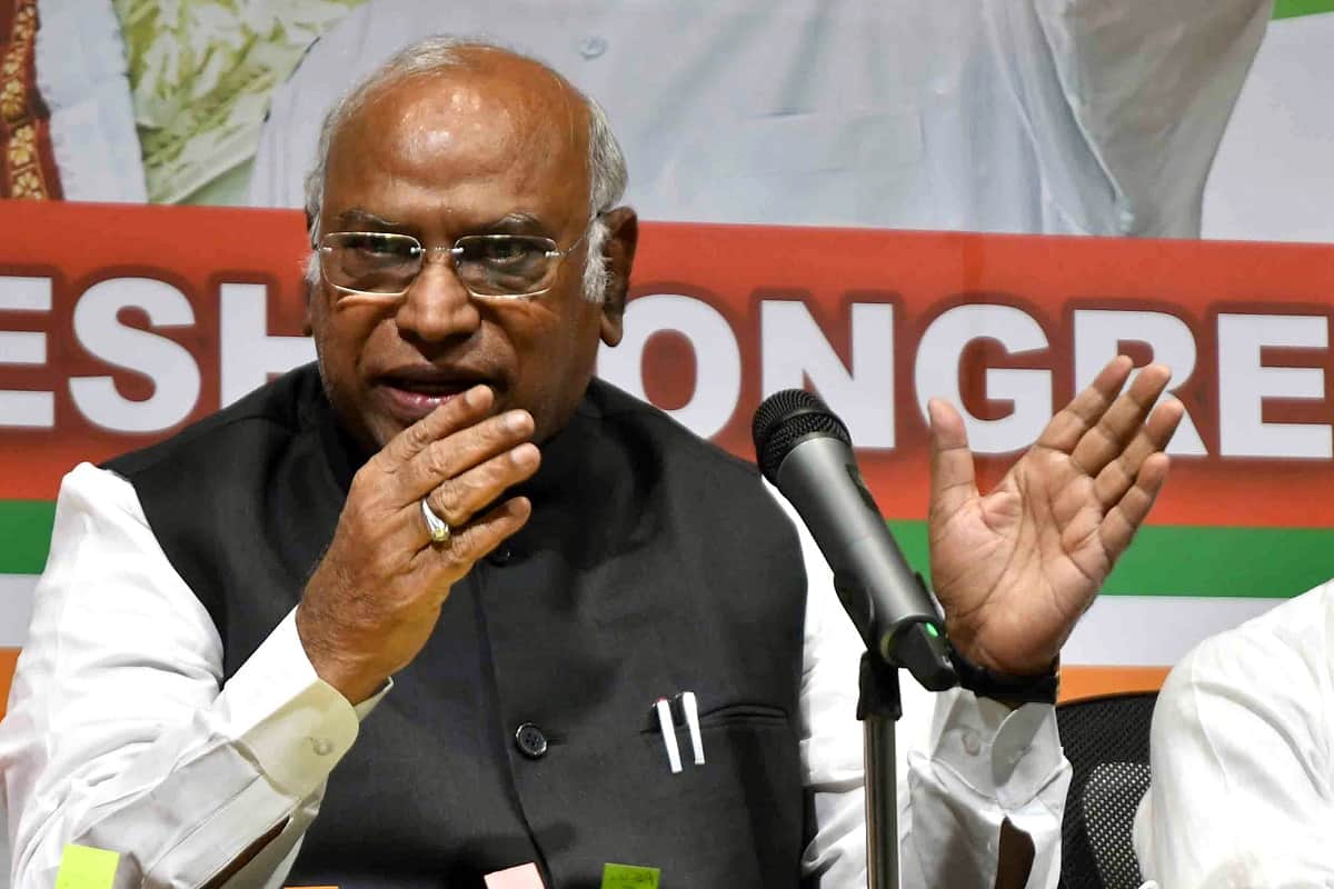 UP Congress dissolved all the committees formed for UP election 2022.