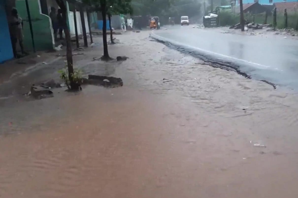 Rain in southern states tamil Nadu and andhra pradesh on red alert IMD expected heavy rainfall