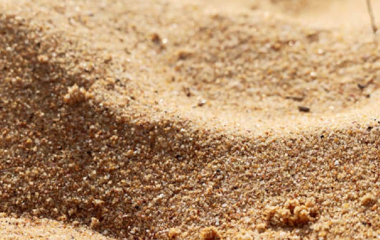 80-year-old woman of varanasi eats 500 grams of sand everyday