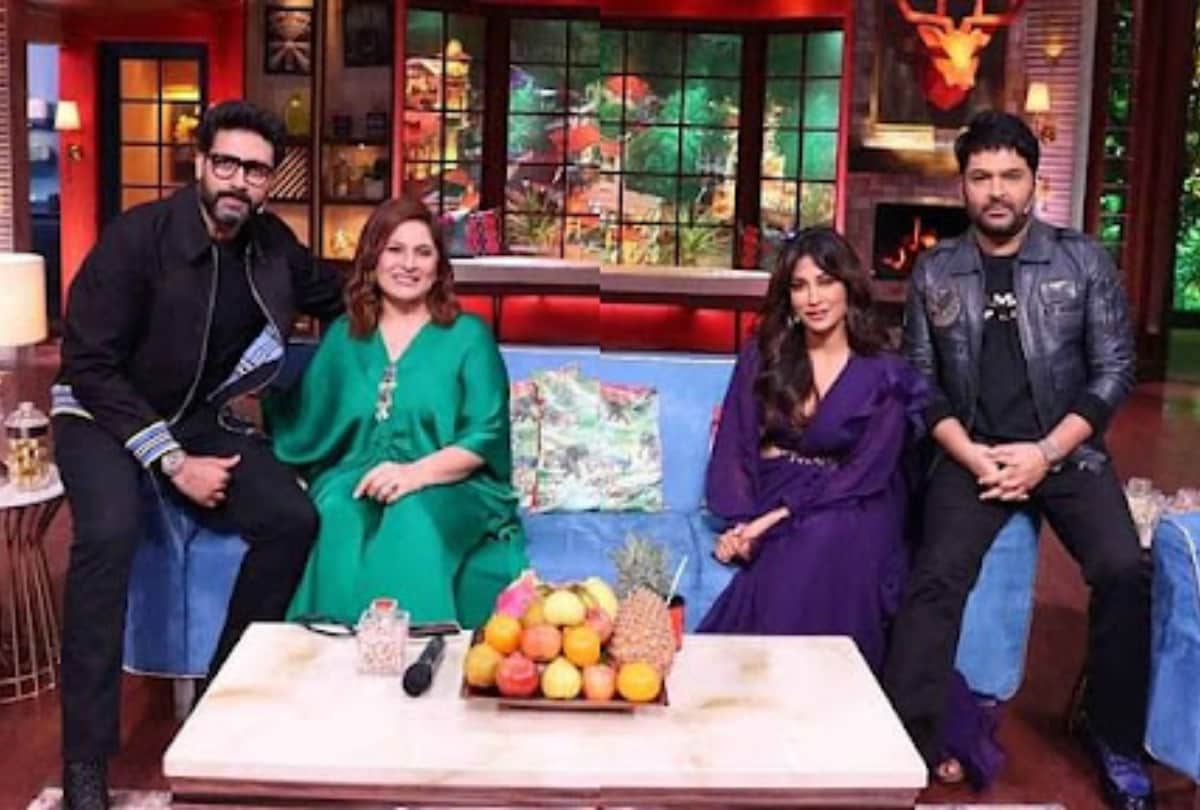 The Kapil Sharma Show Abhishek Bachchan touched the feet of Kapil Sharma mother and people praised him and said These are Bachchan family rites
