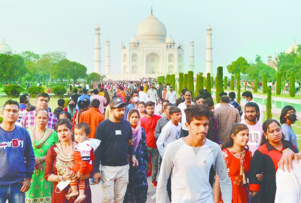 47 thousand tourists visited the Taj Mahal on weekend in agra