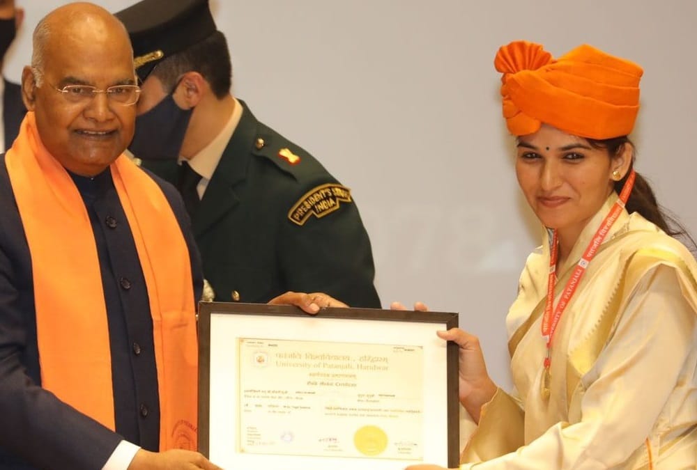 Patanjali University Convocation: President Ram Nath kovind gives Degree and Medal to Students Photos