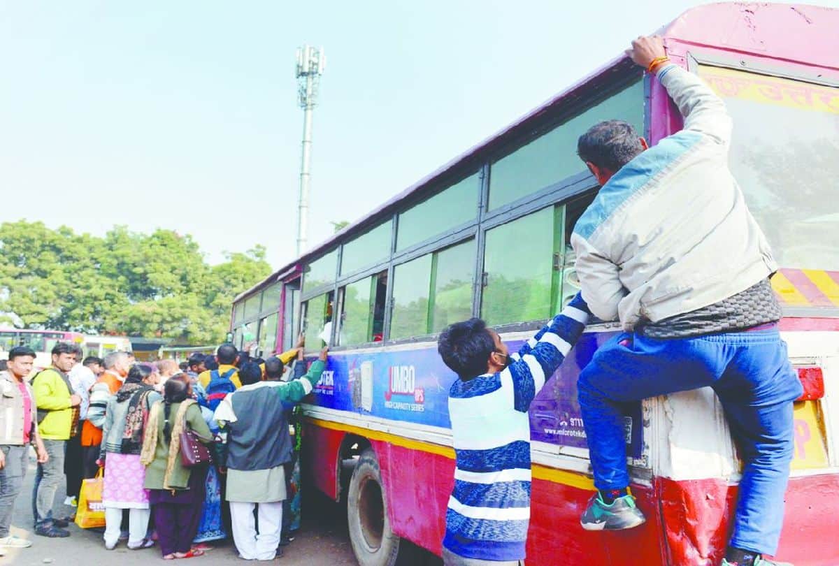 UPTET news: candidates wandered for buses after exam cancelled in Agra