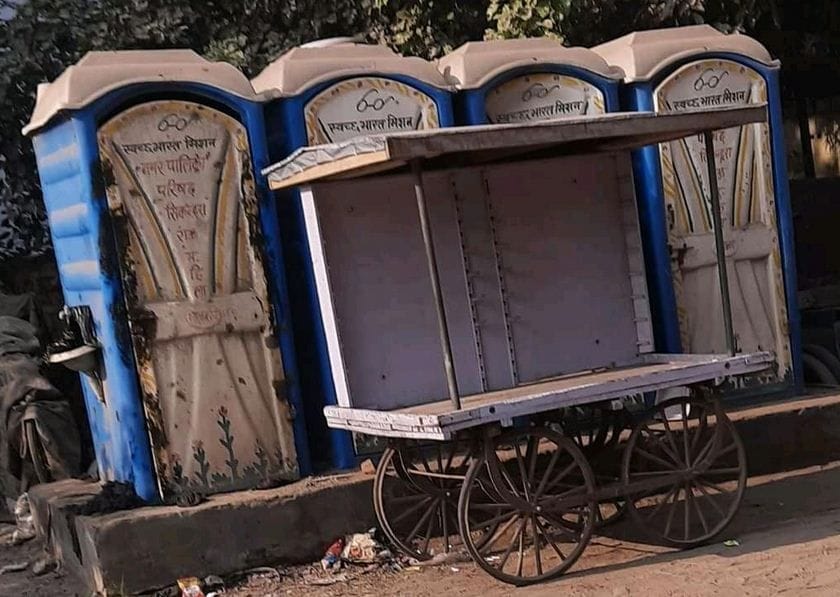 Hathras: Due to lack of water system, the toilet was not used again
