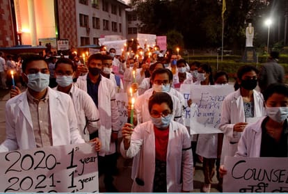 Talking to the medical superintendent inconclusive BHU junior doctors continue the strike against the delay in NEET PG counseling