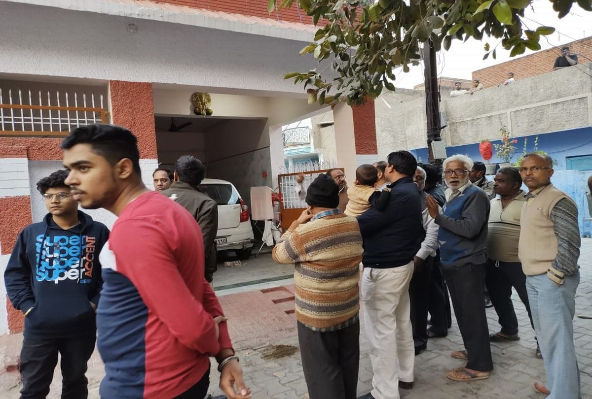 cash and jewellery stolen from engineer house after three days of marriage in agra