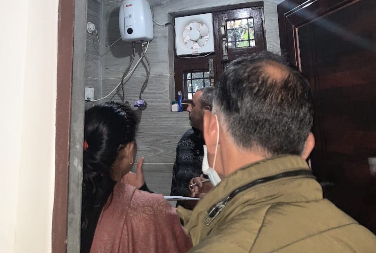 Vigilance team raid in Hamirpur on house of corruption accused motor vehicle inspector Abhishek