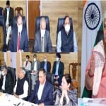 कुलपतियों के साथ बैठक करते उपराज्यपाल मनोज सिन्हा।