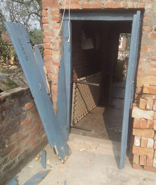 fathepur news,Thieves entered the shop by breaking the door, crossing the goods