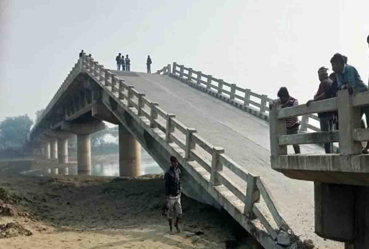 Kolaghat bridge collapsed due to pillar collapse