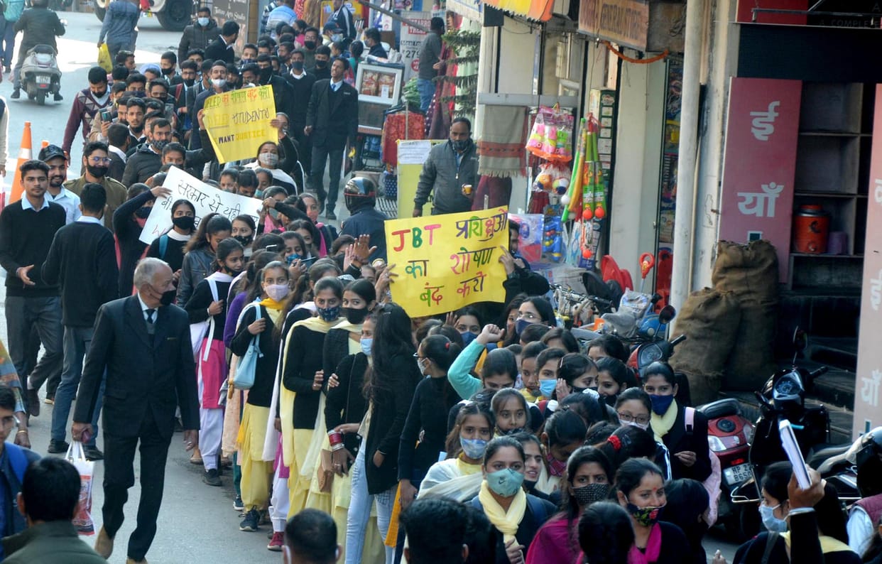 jbt student strike for their demand in hamirpur