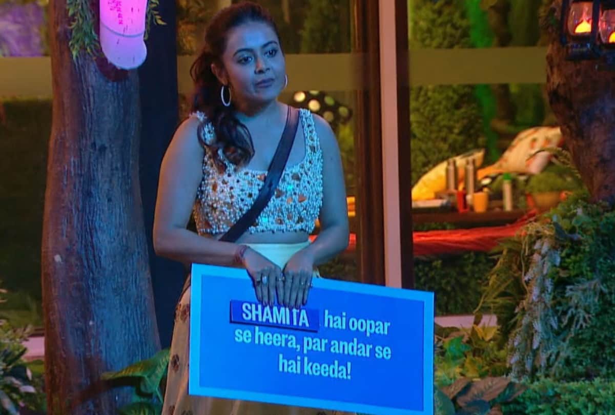 Bigg Boss 15 salman khan gets angry with Devoleena Bhattacharjee says you have complex with shamita shetty