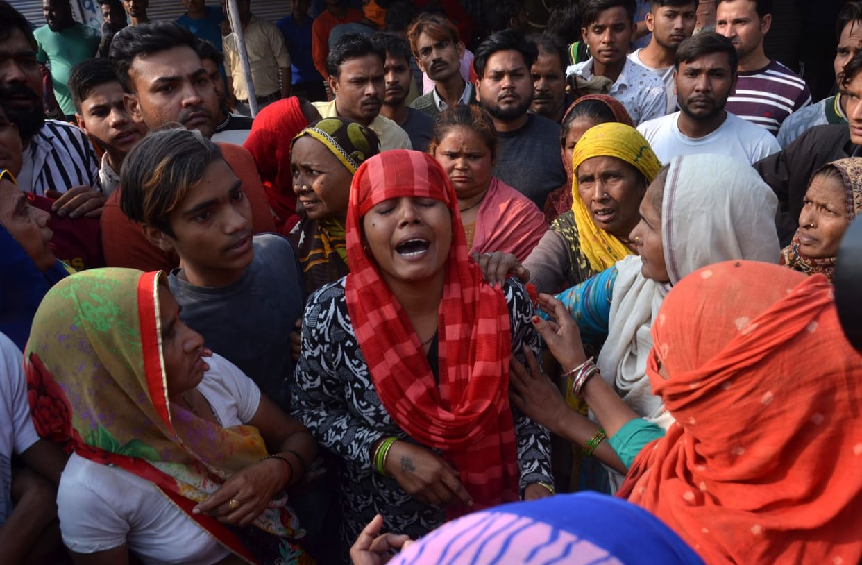 Aligarh: Youth dies after being hit by truck, uproar