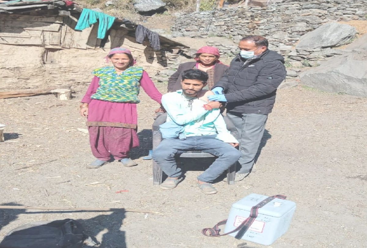 The team did 100 percent covid vaccination in the very inaccessible Shakti-Maraud on foot 24 km in kullu
