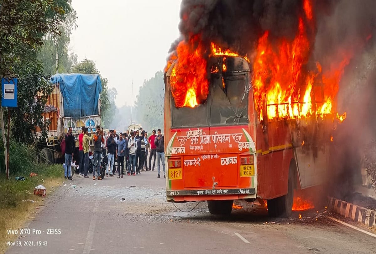 Big accident in UP Massive fire in roadways bus at Rae Bareli many scorched