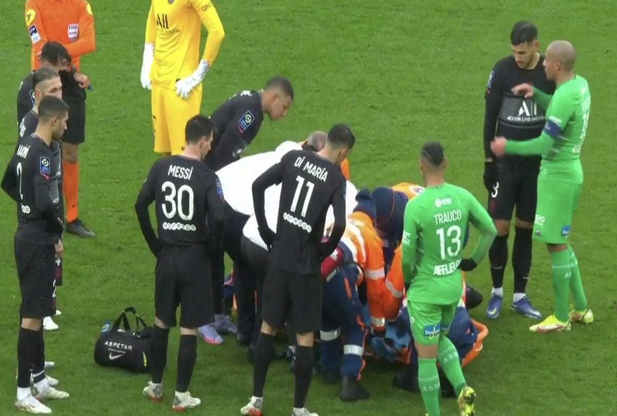 French Ligue 1 2021 Brazilian star Neymar injured his ankle during St Etienne vs PSG match watch video
